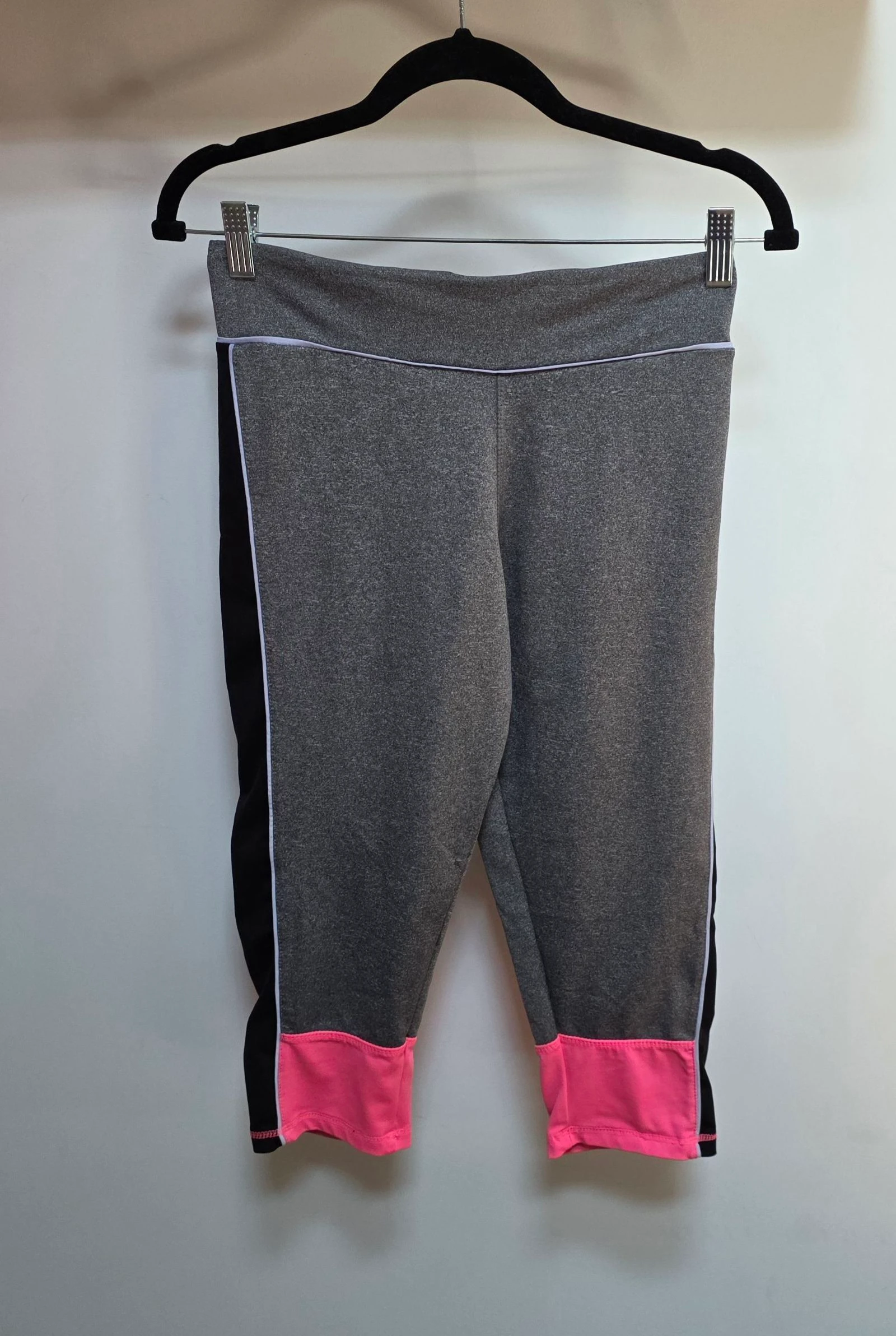 Corsaire de sport gris rose noir legging court running fitness